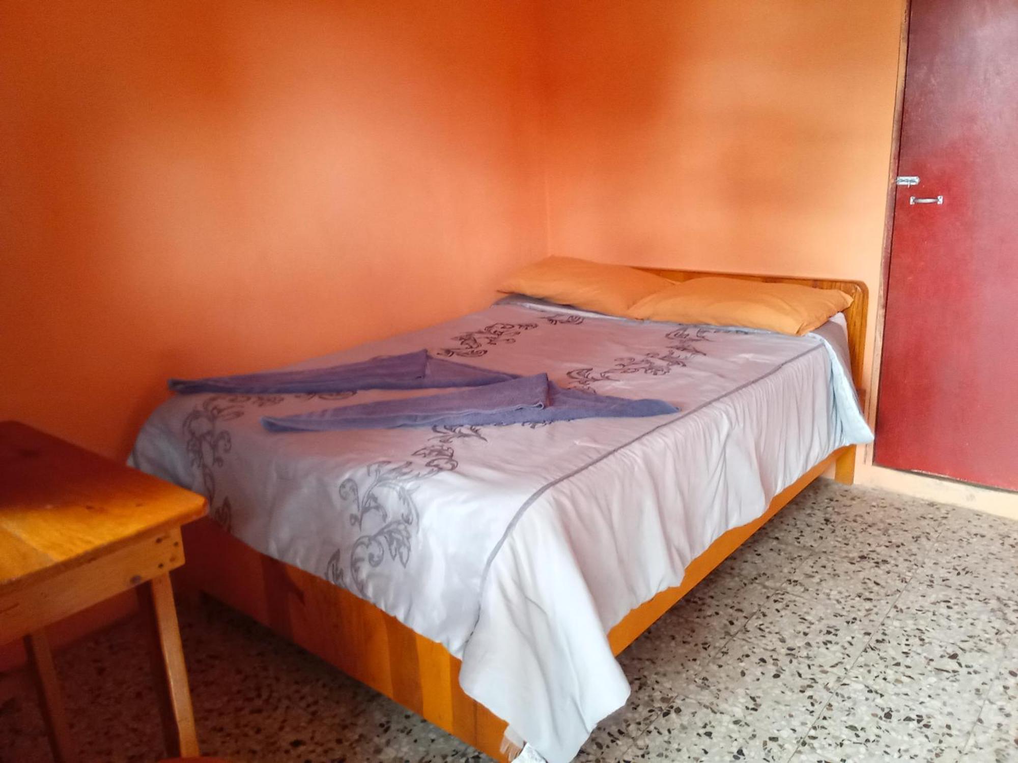 Hospedaje Santo Domingo Panajachel Eksteriør billede