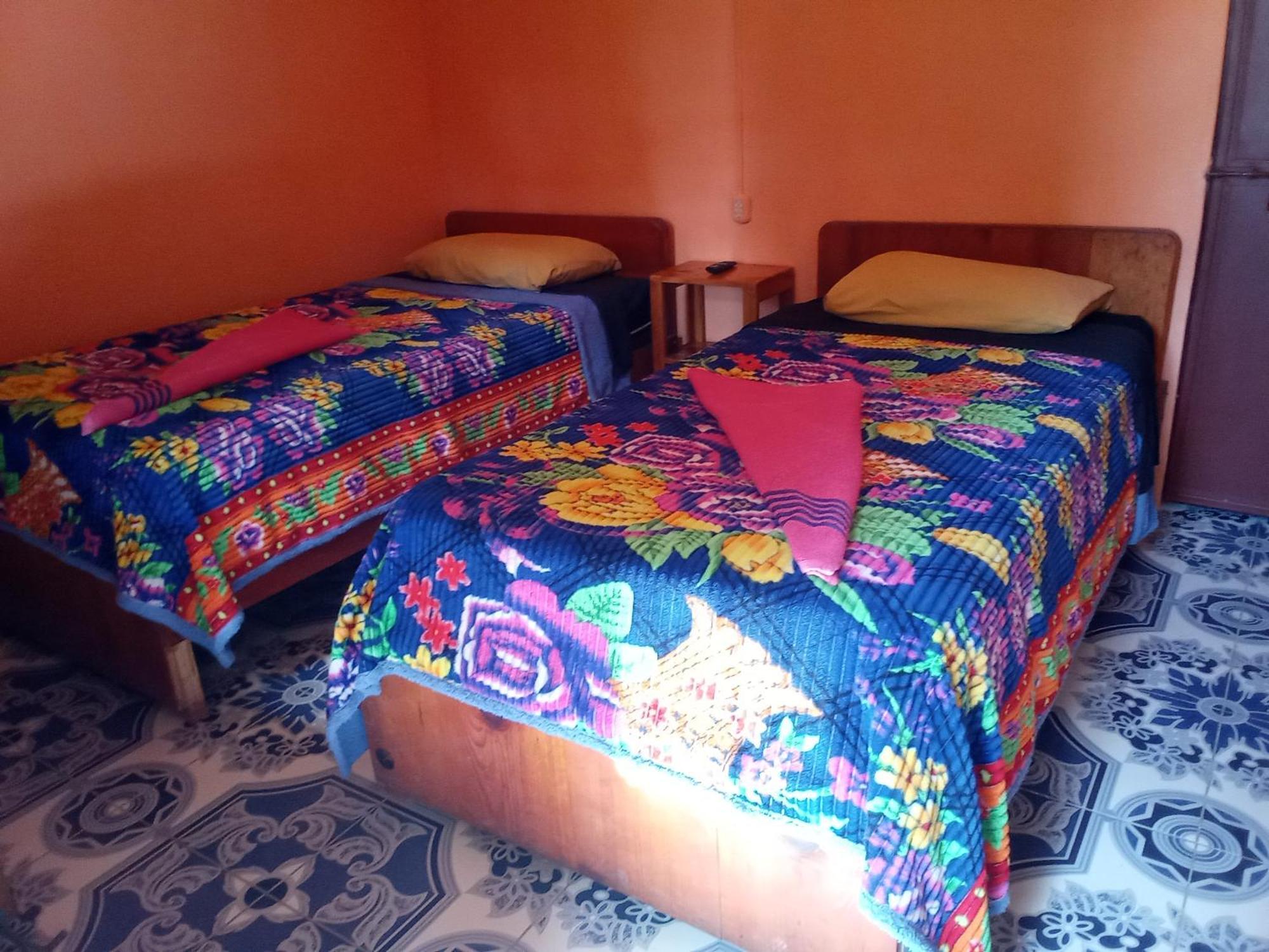 Hospedaje Santo Domingo Panajachel Eksteriør billede