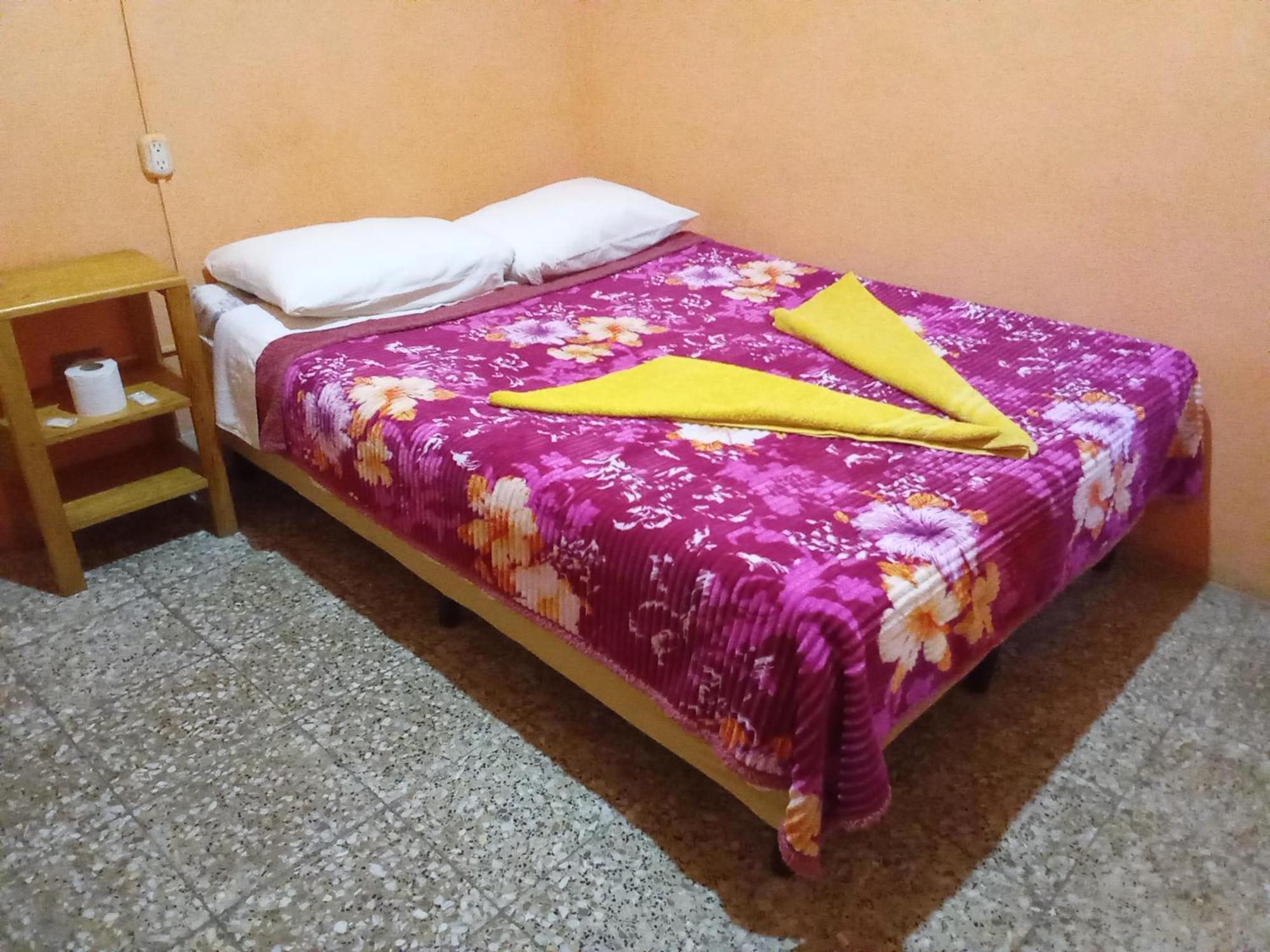 Hospedaje Santo Domingo Panajachel Eksteriør billede