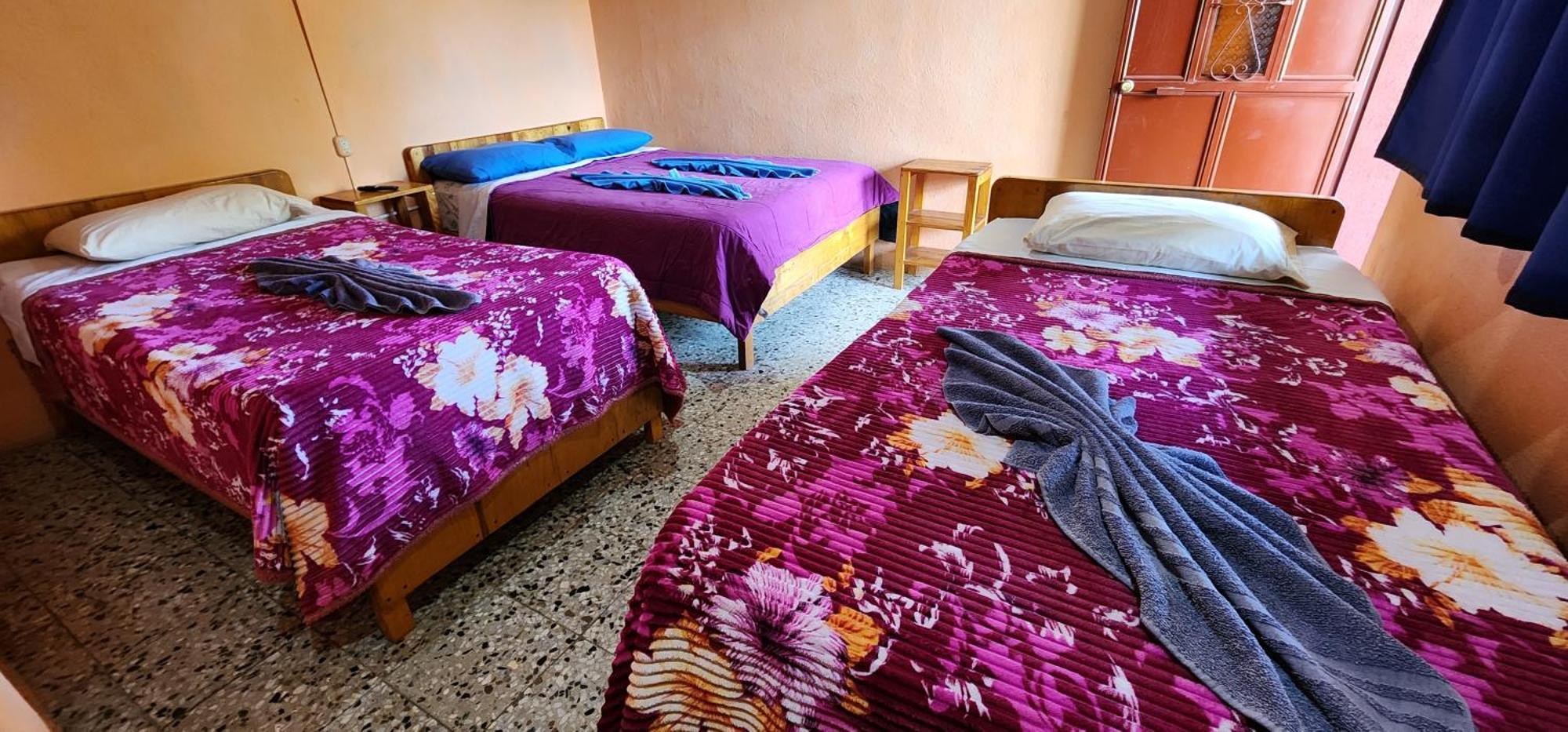Hospedaje Santo Domingo Panajachel Eksteriør billede
