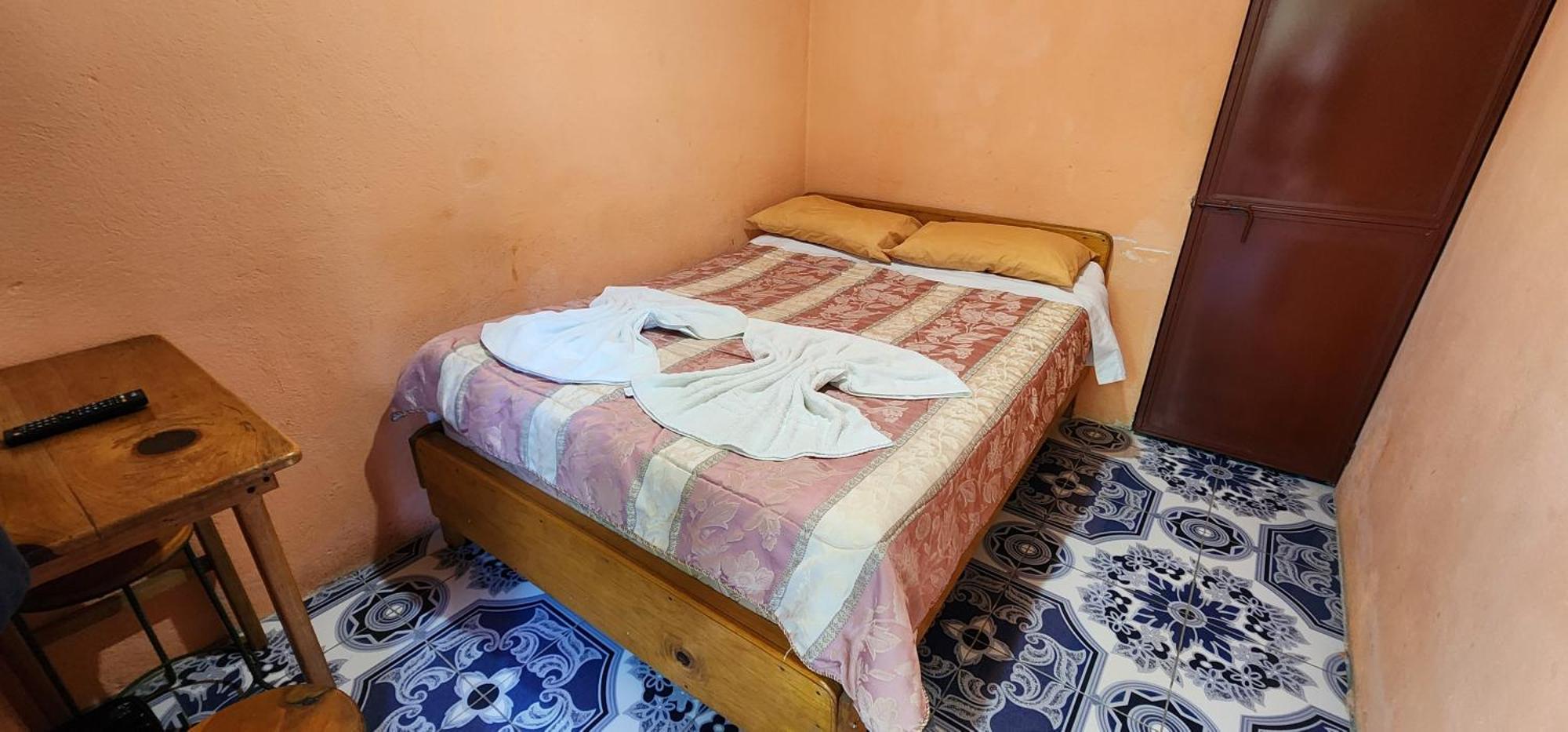 Hospedaje Santo Domingo Panajachel Eksteriør billede